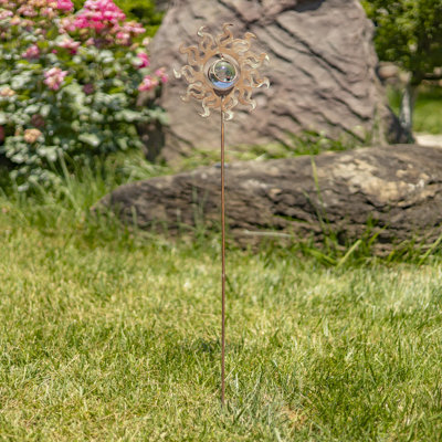 Grand piquet de jardin en fer antique avec cloche en forme de lis de 31,5 po de hauteur