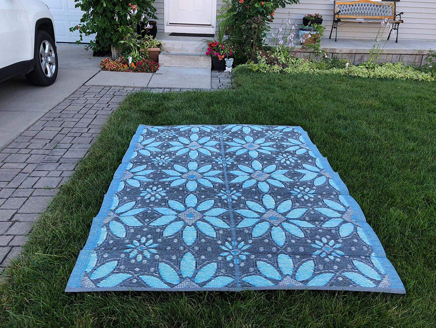Brayden Studio® Blocher Floral Blue Indoor/Outdoor Plastic Straw Rug ...