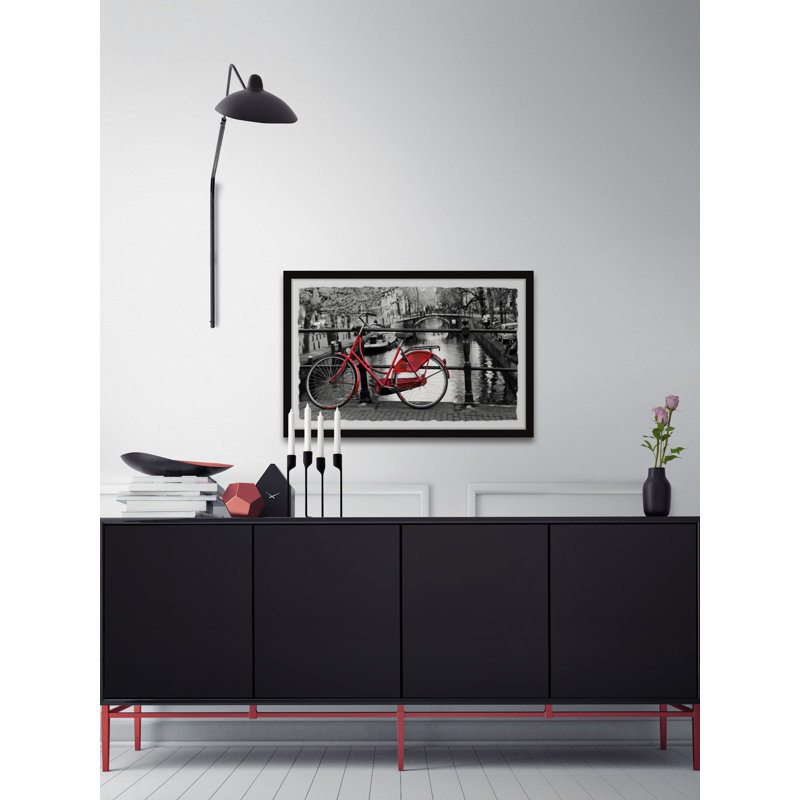 «Red Bicycle On The Bridge», reproduction encadrée, H 16 po x l 24 po x P 1,5 po