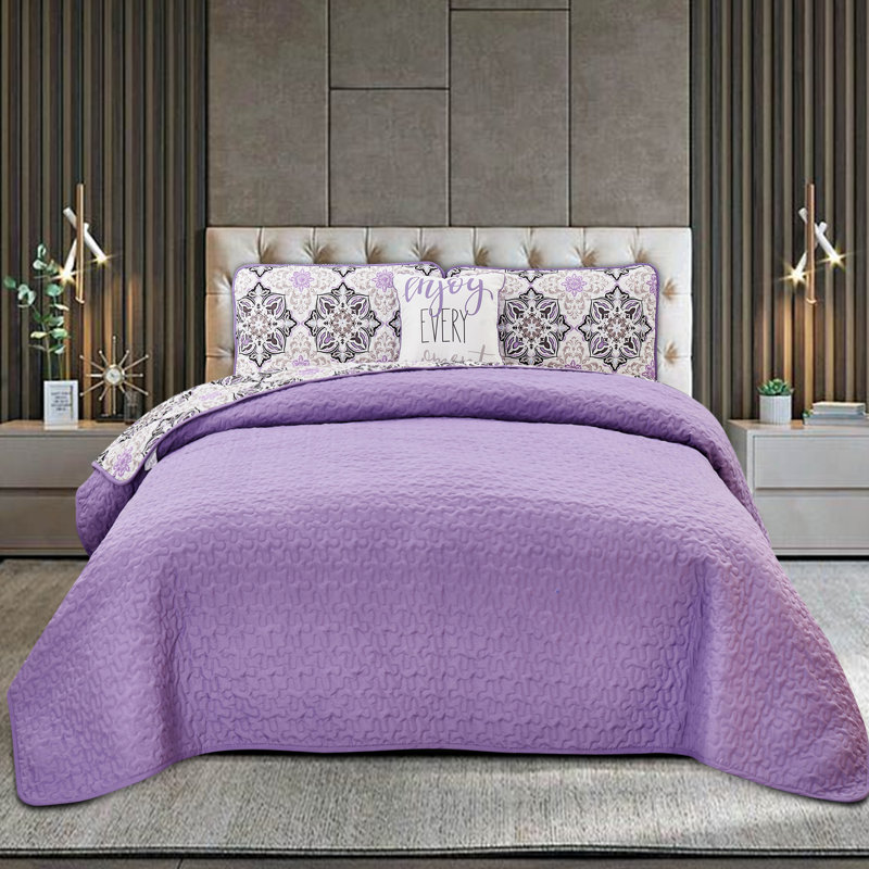 Gryson Polyester Paisley Quilt, Queen Quilt + 2 Shams + 1 Throw Pillow, Purple Vidara