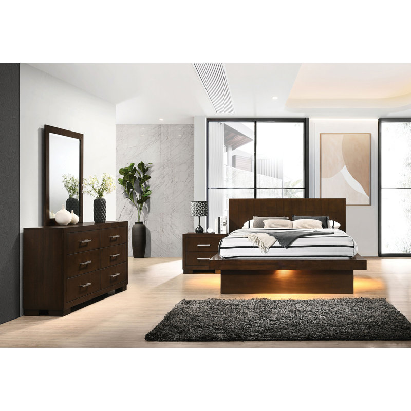 Ensemble de chambre à coucher 4 pièces Teneisha, Très grand, Brown