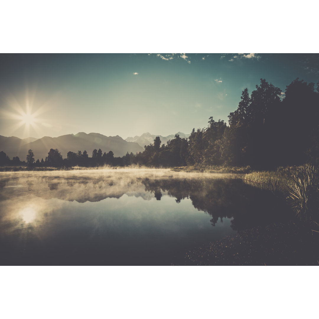 Lake Matheson Nature Panorama At Sunrise, New Zealand von Onfokus - Kunstdrucke auf Leinwand ohne Rahmen