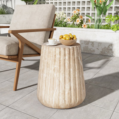 Table d'appoint de patio sculptée avec plateau rond