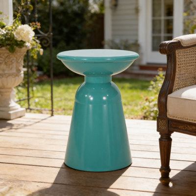 Tables d'appoint d'extérieur en fer avec design évasé