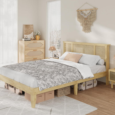 Structure de lit double avec tête de lit en rotin naturel, plateforme en métal et lattes de bois solides
