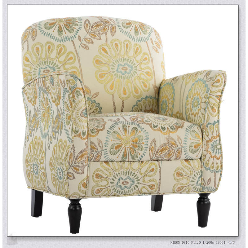 Chaise d'appoint confortable et élégante avec des matériaux de haute qualité, parfaite pour les salons modernes et la détente douillette.