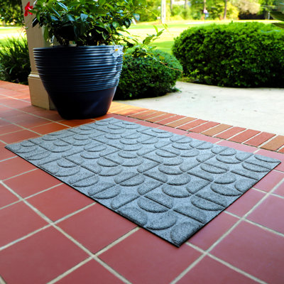 https://assets.wfcdn.com/im/91115058/resize-w400%5Ecompr-r85/1727/172766045/WaterHog+Non-Slip+Geometric+Outdoor+Doormat.jpg