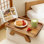 Table avec accoudoirs en bois d'acacia avec support pour téléphone à 360 ° - plateau avec accoudoirs pour canapés et boissons, table avec accoudoirs en bois