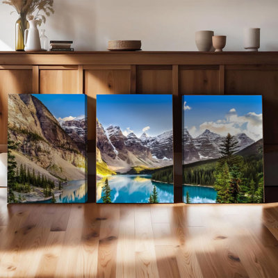 Ensemble de 3 affiches encadrées, toile murale représentant un lac de montagne, paysage naturel en 3 panneaux, lac bleu et sommets enneigés, décoration moderne pour salon, chambre ou bureau, toile tendue et encadrée, prête à être accrochée.