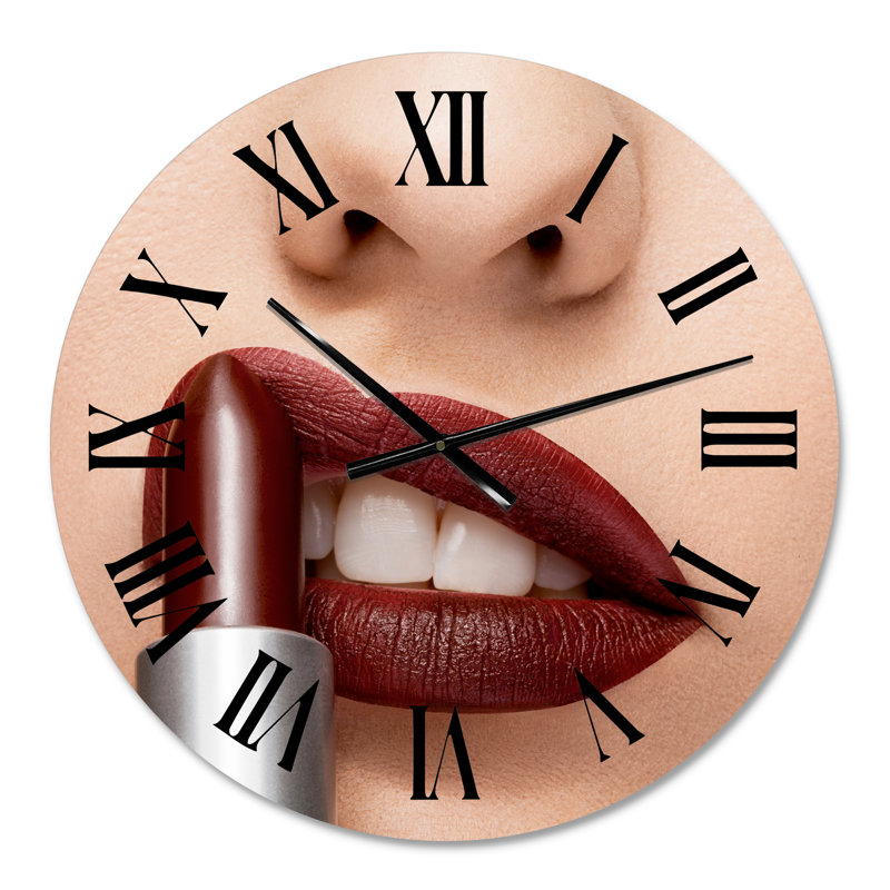 Rouge à lèvres rouge appliqué sur les lèvres - horloge murale moderne, Petit