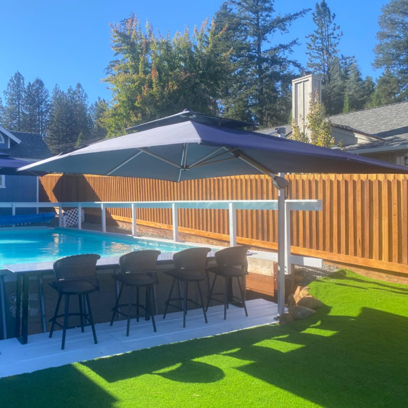 Parasol de luxe à double plateau carré avec base en acier Hokku Designs, Bleu marine