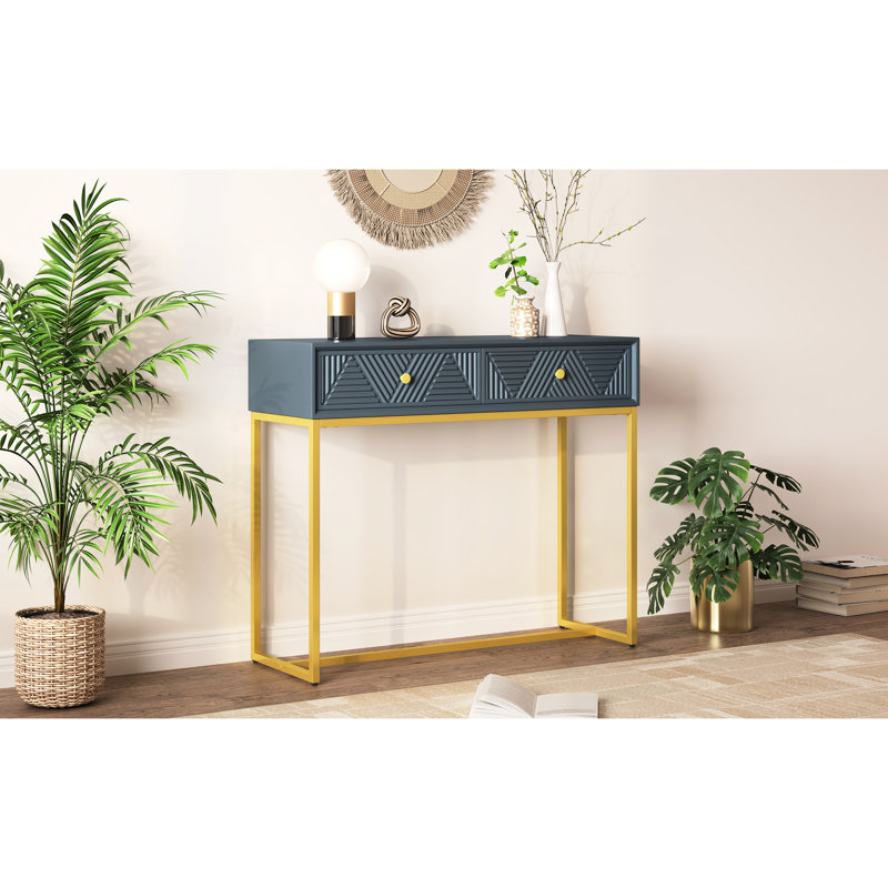 Console en gris pour le salon - rangement à deux tiroirs, style épuré moderne avec base en métal doré audacieux et tiroirs à rayures diagonales, rayures géométriques d'apparence captivante