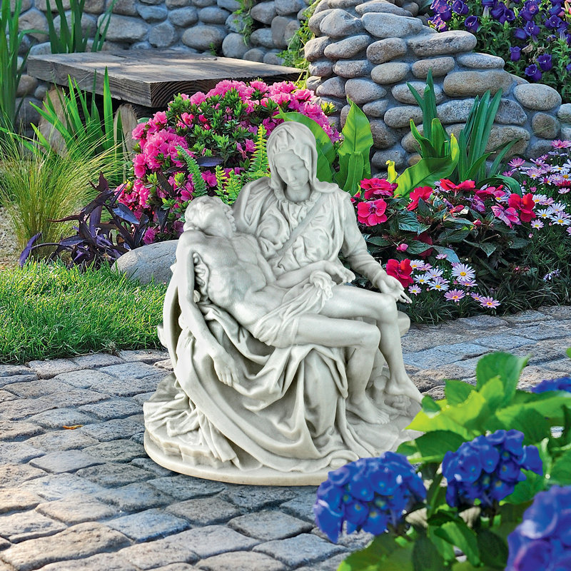 Statue en marbre reconstitué pieta