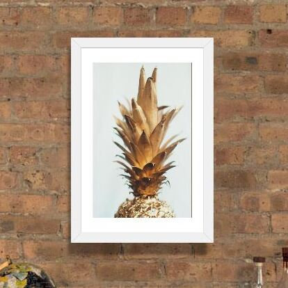 « the gold ananas »-reproduction de photo, H 32 po x l 24 po x P 1 po, Cadre blanc