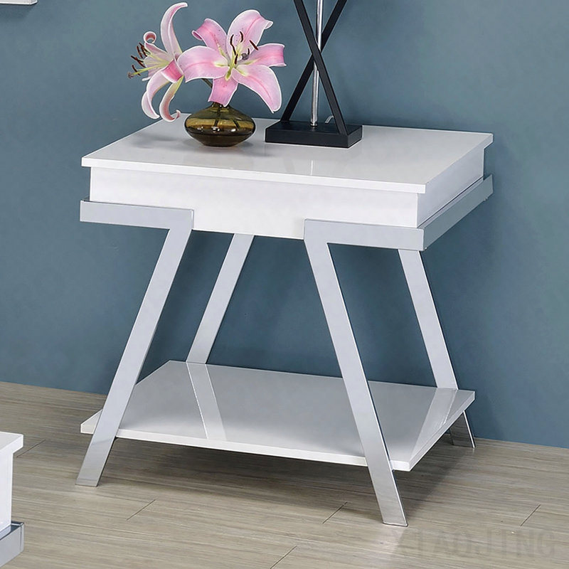 Table de bout blanche de style contemporain avec cadre chromé ultrabrillant