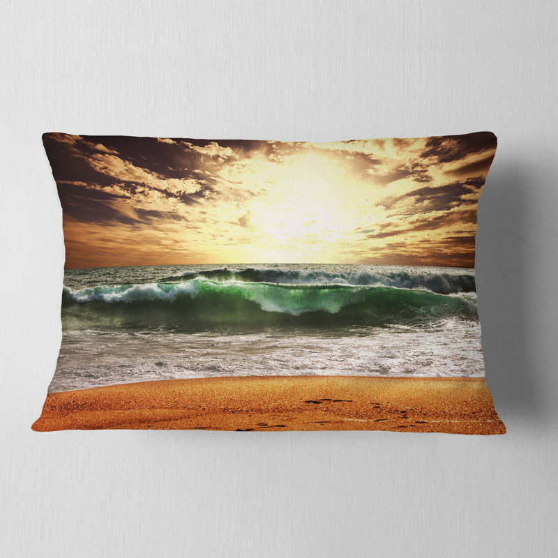 Coussin lombaire à raging vagues de mer au coucher de soleil