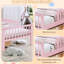 Lit simple en rose avec garde-corps et rangement pour tête de lit-606356998