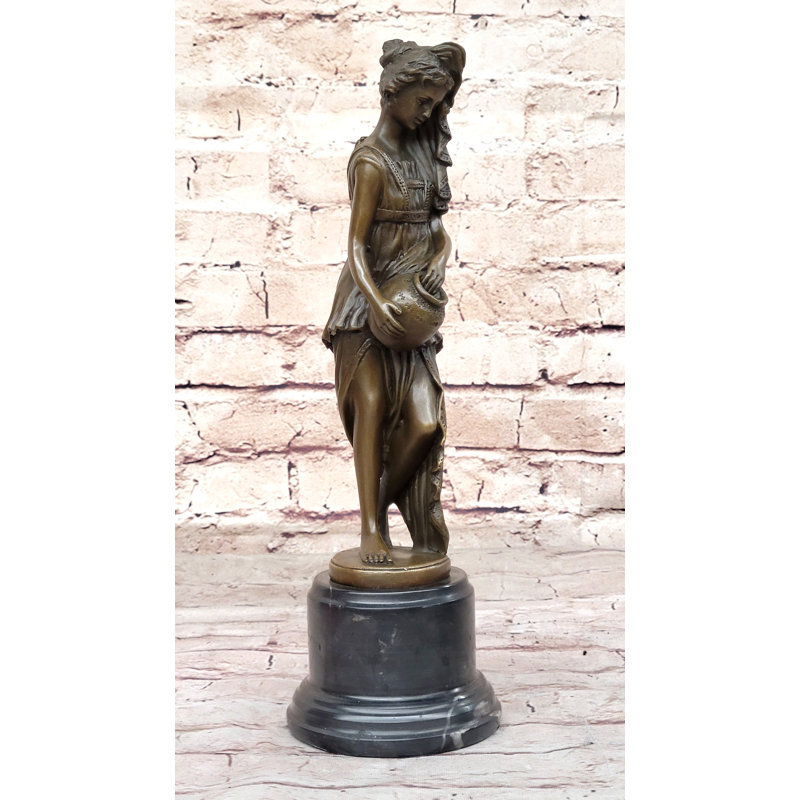 Statue de jeune femme porteuse d'eau, sculpture en bronze classique sur base en marbre par Milo