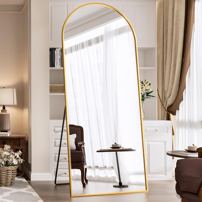 Miroir surdimensionné arqué en métal surdimensionné, Doré, 71 po x 26 po