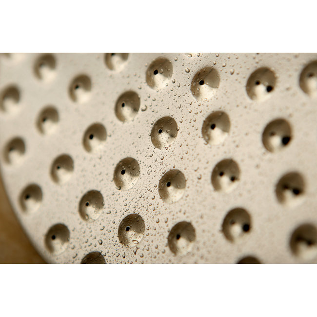 Pomme de douche ronde en laiton 7-3 / 4 pouces Kingston, Brushed Nickel