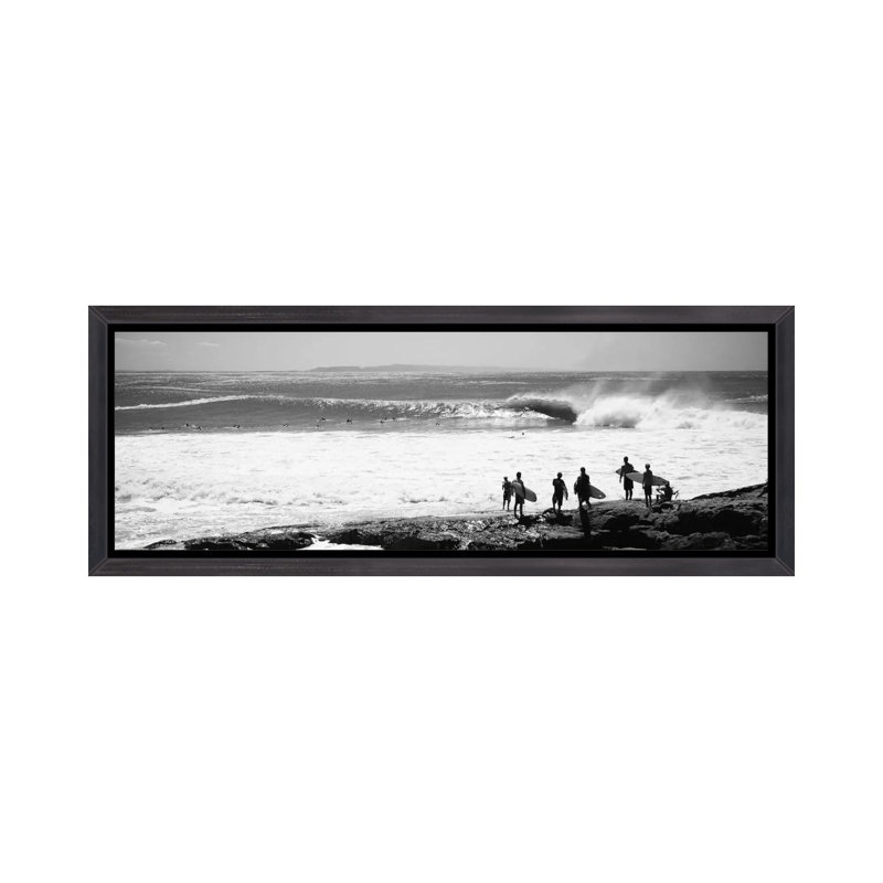 Silhouette de surfeurs debout sur la plage, Australie - reproduction de photo sur toile, H 16 po x l 48 po x 1,5 po