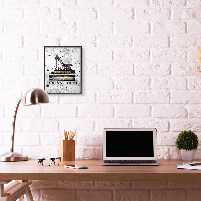 « mode stylisé chaussures bookstack black textured », impression, H 14 po x l 11 po x P 1,5 po, Giclée encadrée noir minuit