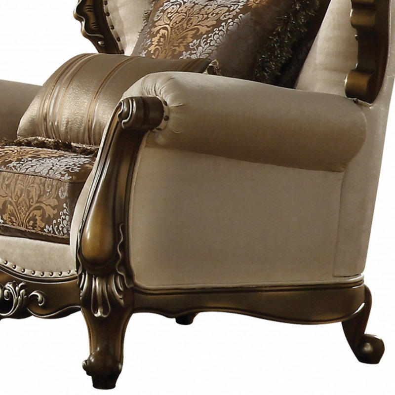 Fauteuil à oreilles capitonné en damas brun clair Gracie Mills avec coussins décoratifs