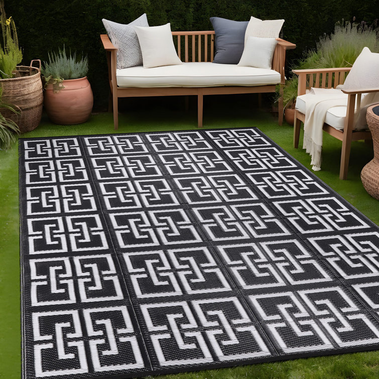Etta Avenue™ Aldo Geometric Indoor / Outdoor Rug & Reviews | Wayfair