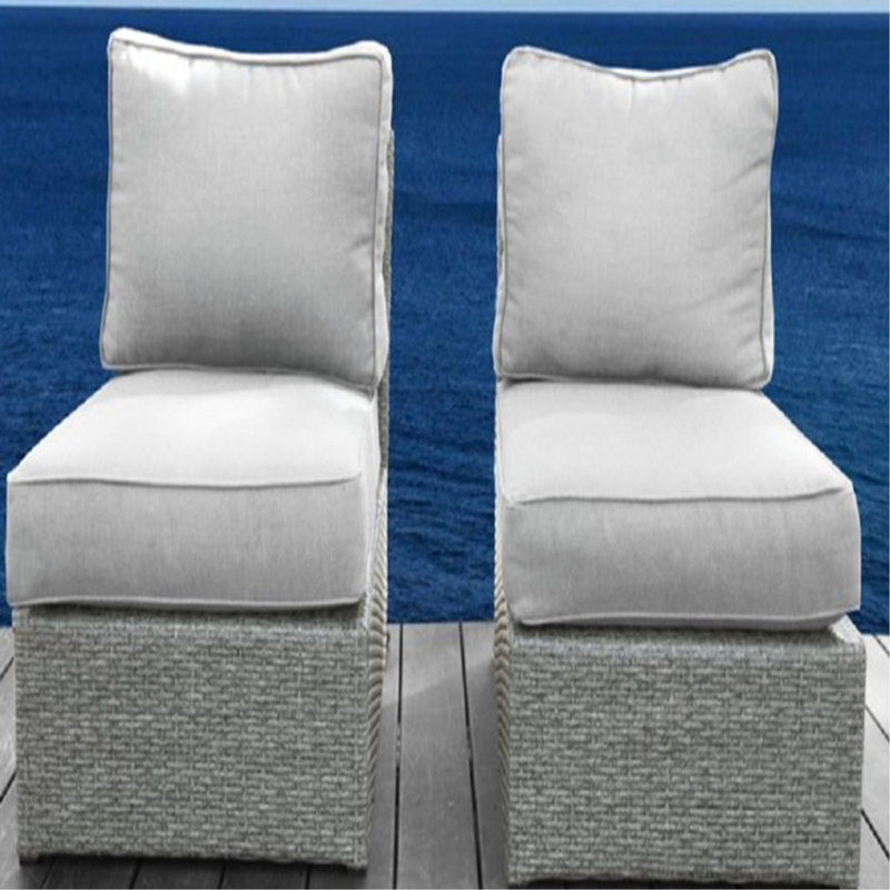 Chaise de patio entièrement assemblée avec coussins