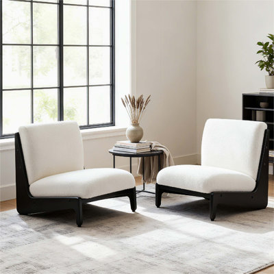 Ensemble de deux chaises d'appoint modernes avec structure en bois massif, support ergonomique, coussin intégré moelleux et assemblage sans effort pour le salon ou le bureau.