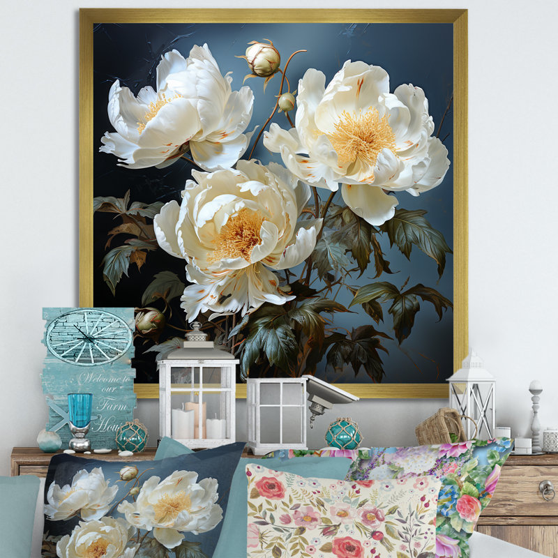 Beige Whispers Of Peony V sur toile, Cadre doré simple, H 16 po x l 16 po x P 1 po