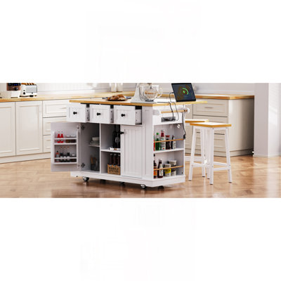 Grand îlot de cuisine de 53 pouces avec 2 tabourets de bar, prise de courant, support de rangement interne pour porte, chariot de rangement de cuisine sur 5 roulettes avec abattant, 5 supports latéraux ouverts, 3 tiroirs, pour la cuisine, la salle à manger