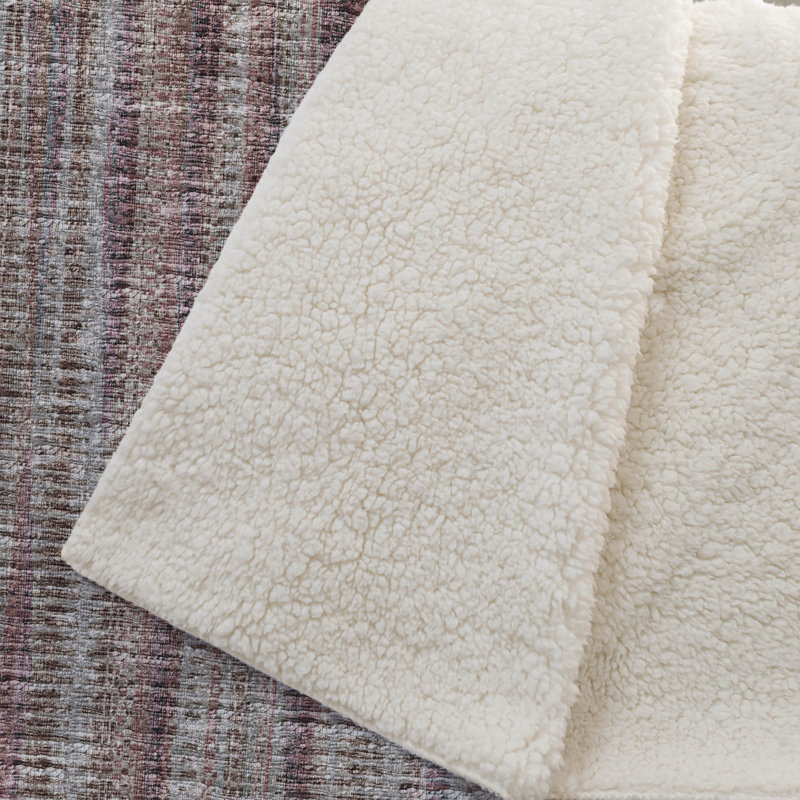 Jeté 50 pi x 70 po en microfibre bourgogne et beige