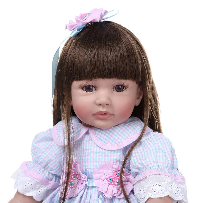 Mignonne petite poupée réaliste Reborn