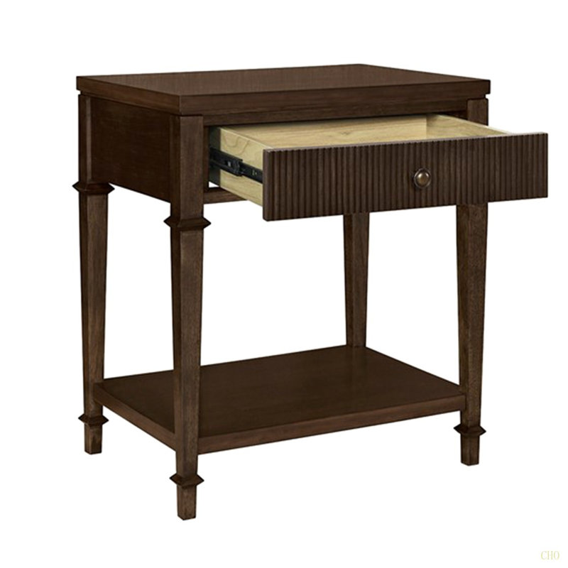 Table de chevet traditionnelle avec tiroir cannelé et tablette inférieure ouverte