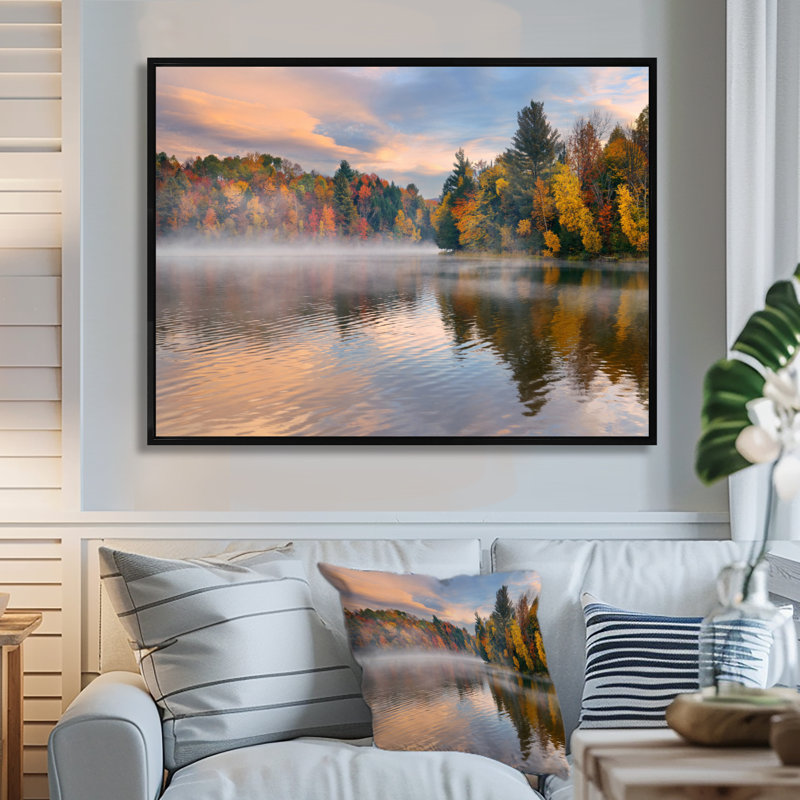 Feuillage d'automne au bord du lac - reproduction de photo sur toile, H 34 po x l 44 po, Toile tendue, Sans cadre
