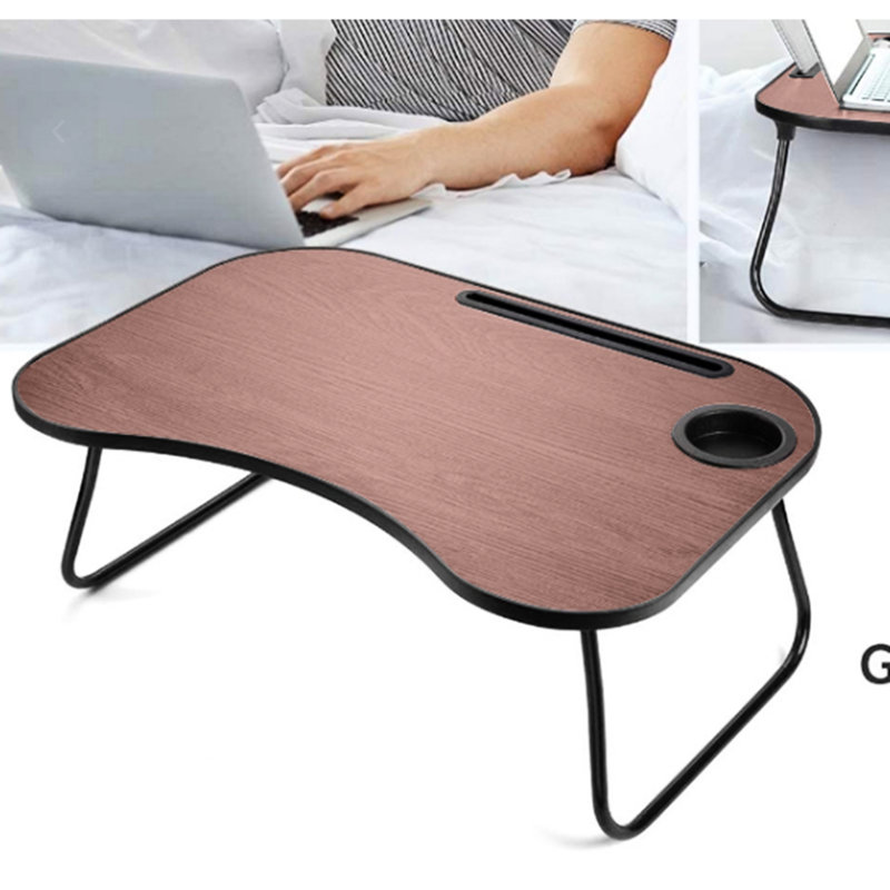 Bureau pliable en bois avec surface lisse et rainure en forme de coupe, un outil utile pour les «devoirs adultes» sur le canapé