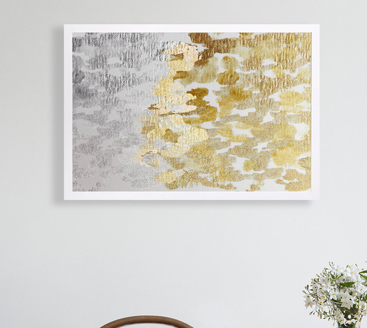 Reproduction d'art sur toile, or et platine, H 38 po x l 56 po x P 0,5 po, Cadre blanc
