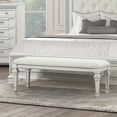 Banc traditionnel en métal avec boutons ronds ornés