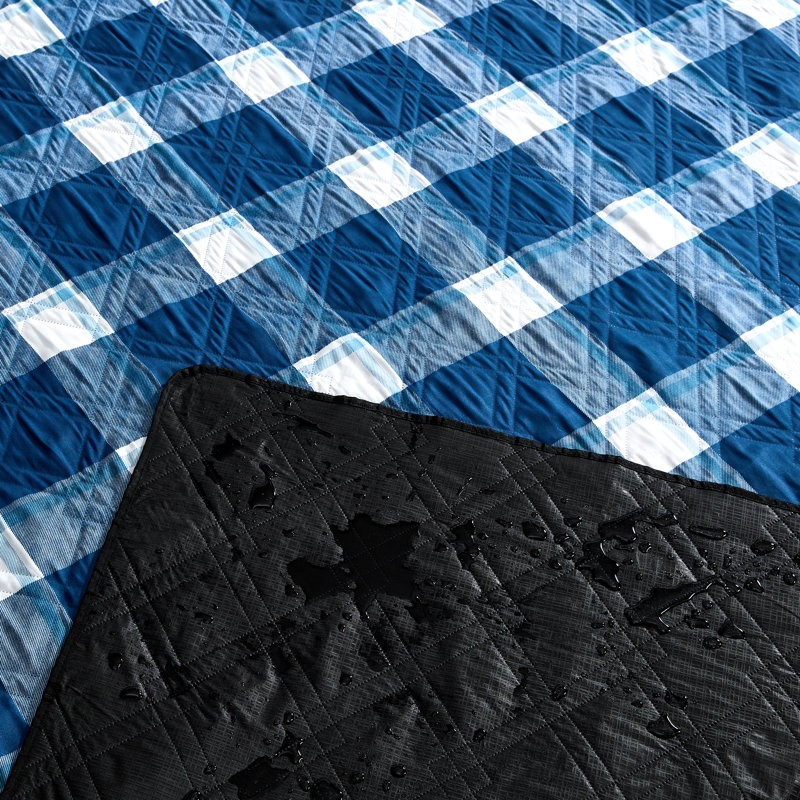Couverture de voyage portable surdimensionnée Coleman, résistante à l'eau, 203 x 203 cm, pour une utilisation intérieure et extérieure multi-usages, motif géométrique à carreaux Dasha bleu marine