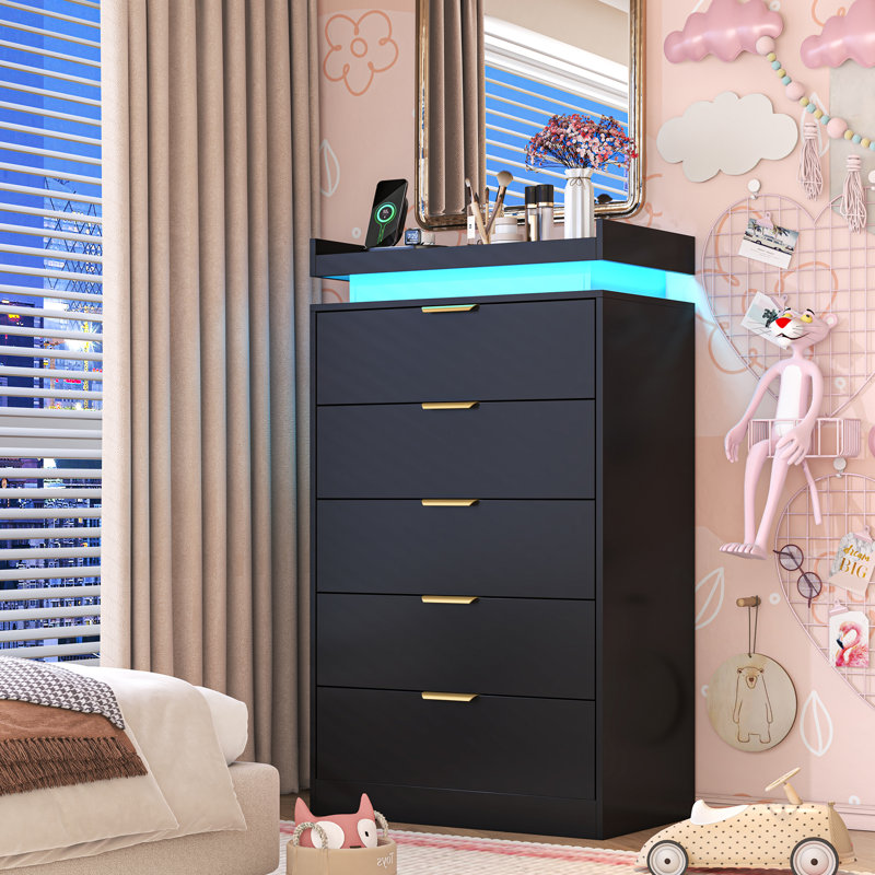 Commode à 5 tiroirs avec éclairage DEL et station de recharge, commode moderne en bois avec prise électrique pour chambre, commode de rangement de 121 cm de haut pour salon, entrée, couloir, noir