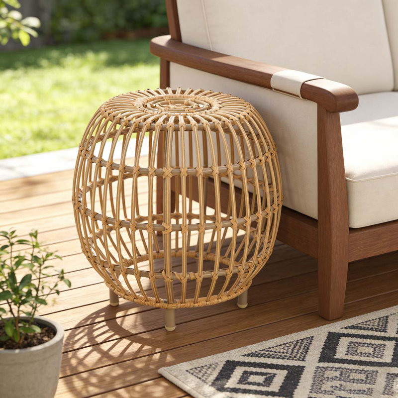 Table d'appoint en faux rotin