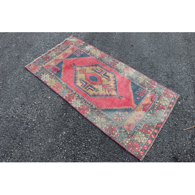 Petit tapis turc Anatolian antique en rose pour la décoration intérieure avec un motif oriental et un attrait de tapis rétro organique