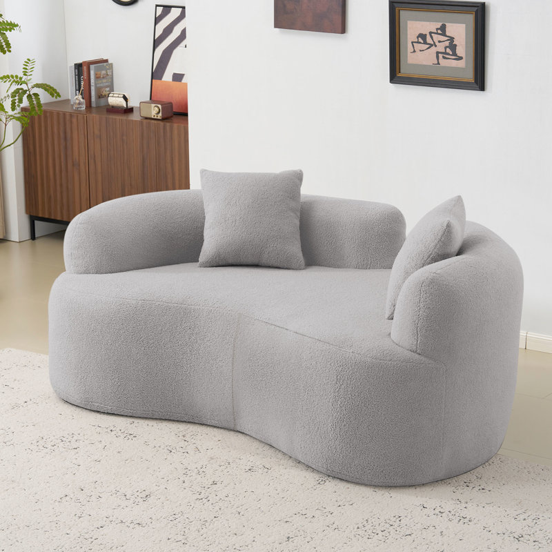 Gris incurvé de 67,01 pouces avec velours, compression complète, aucune installation nécessaire, charge de 350 lb, convient aux petits espaces et à la détente familiale, conception confortable en tissu, assemblage, limite de poids,