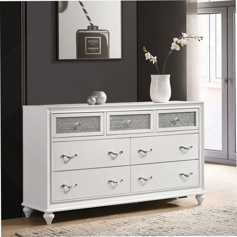 Commode blanche à 7 tiroirs