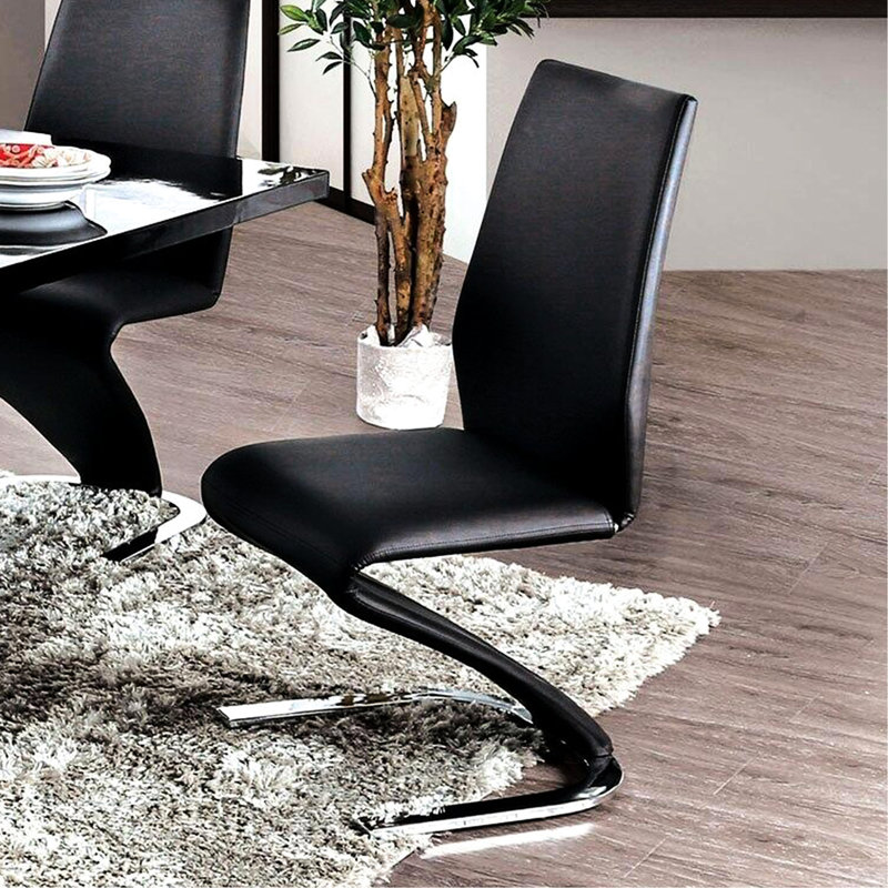 De 2 chaises rembourrées noires, siège en forme de Z et base de salle à manger rembourrée