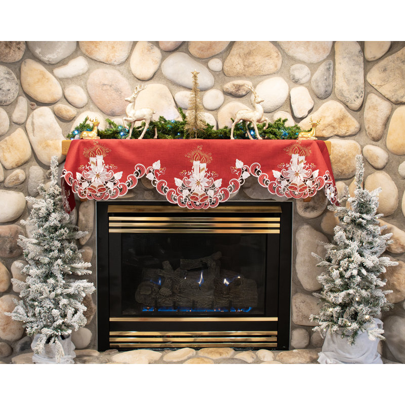 Bougie de Noël, cloches et poinsettia sur un foulard de cheminée rouge (19 po x 90 po)