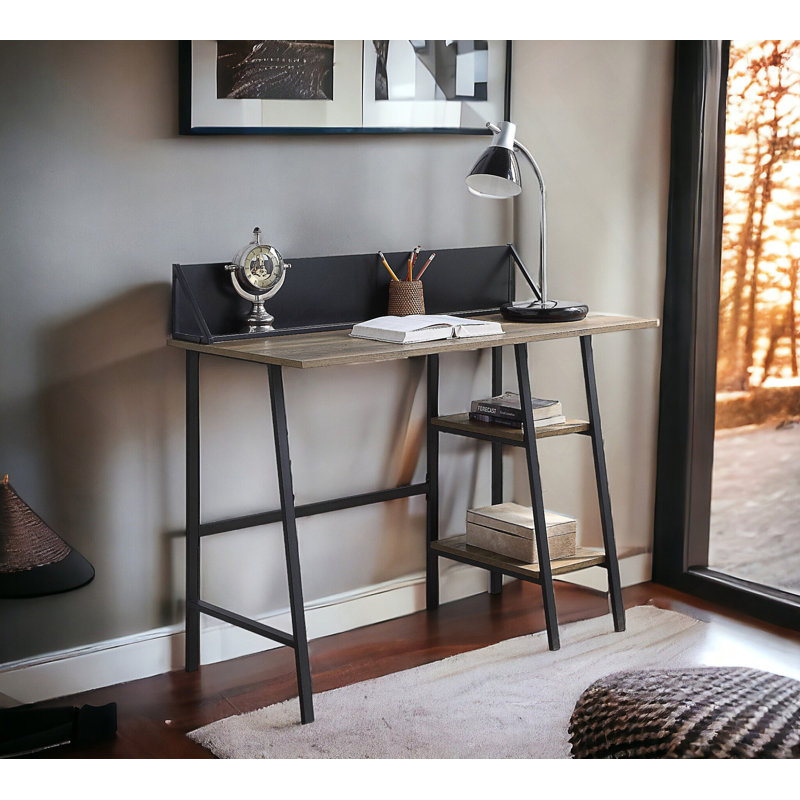 Bureau d'écriture avec pieds en métal noir et support Tech intégré pour les espaces de travail modernes.