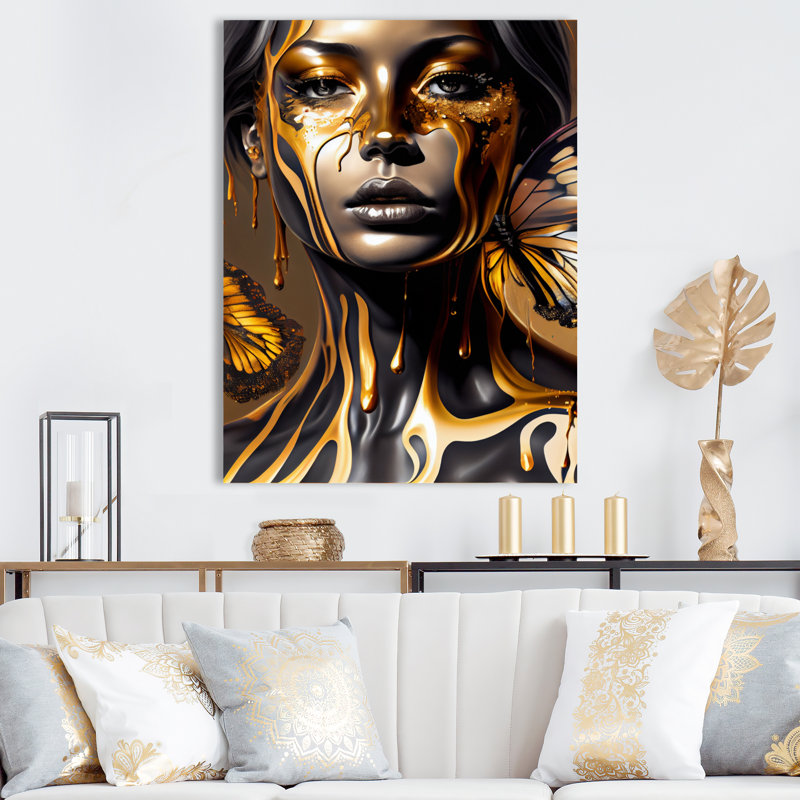 Hazelmae, jolie femme aux papillons dorés II - décoration murale contemporaine en métal glam, H 32 po x l 16 po x P 1 po