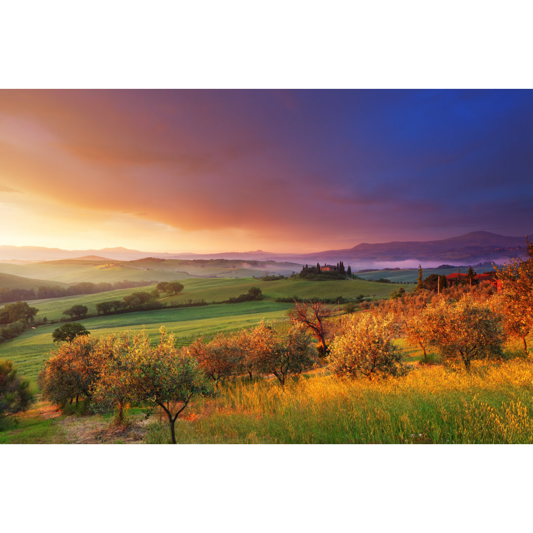 Bauernhof in der Toskana bei Sonnenaufgang - Druck